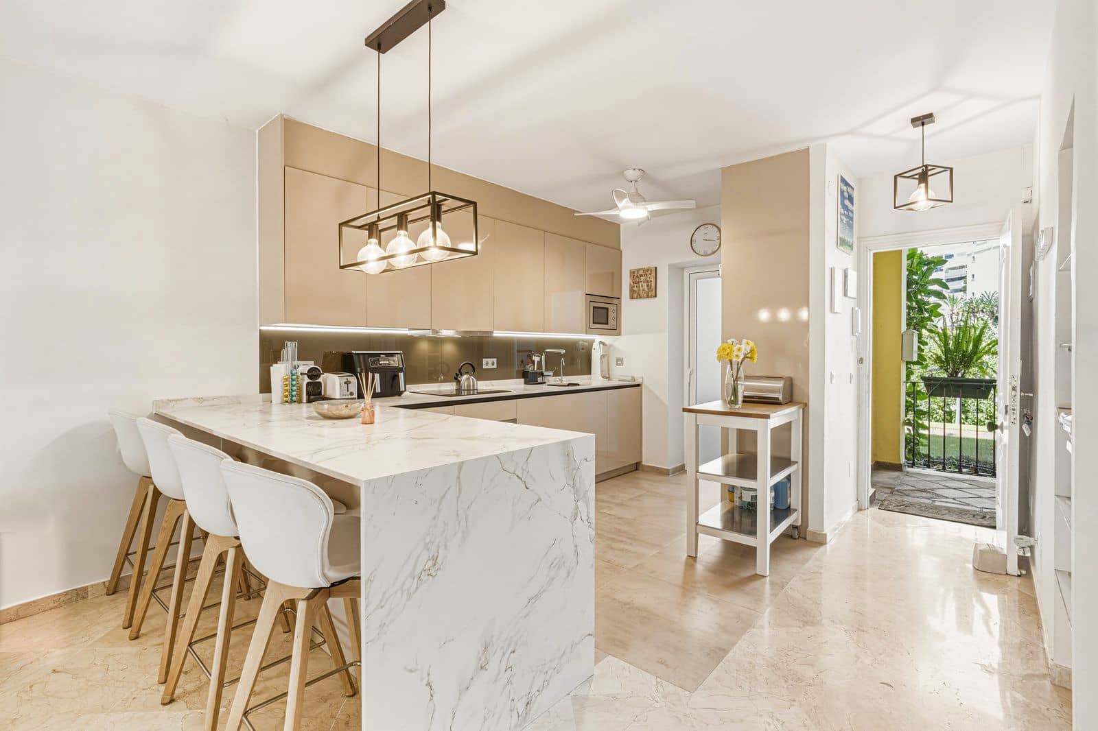 2 bedroom Apartment for sale in Guadalmina with pool garage - € 449,000 (Ref: 9989815)