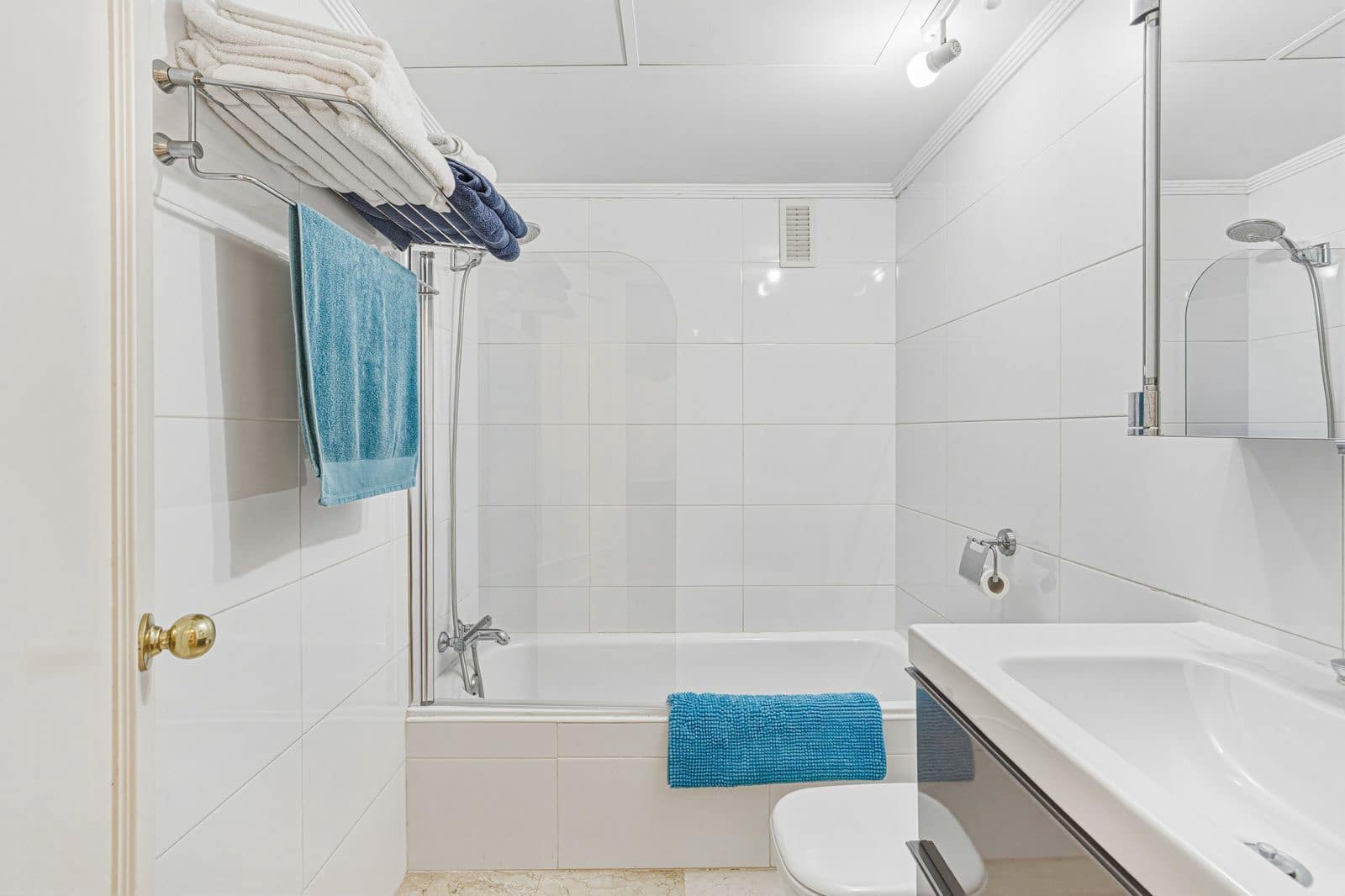 2 bedroom Apartment for sale in Guadalmina with pool garage - € 449,000 (Ref: 9989815)