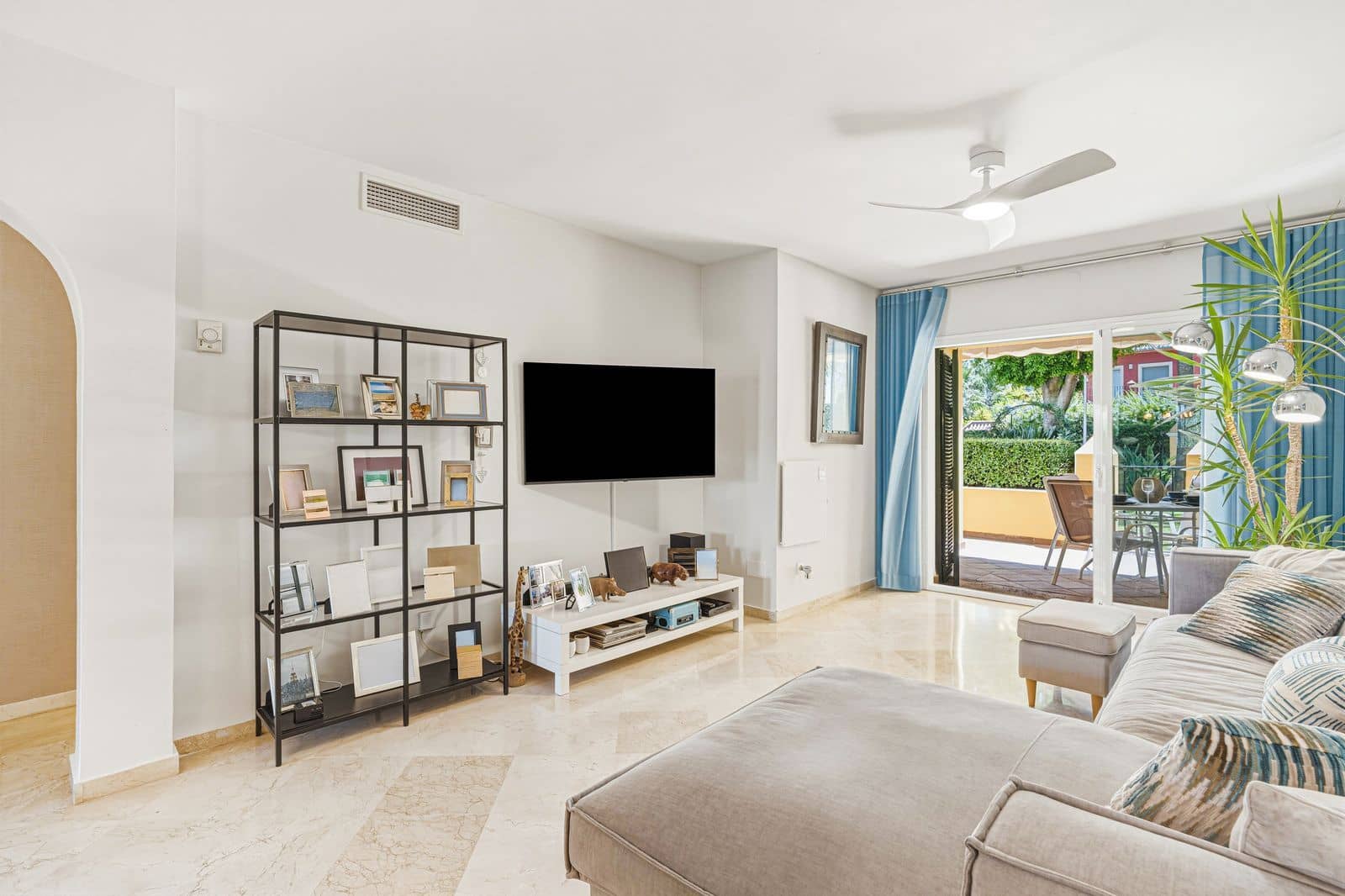 2 bedroom Apartment for sale in Guadalmina with pool garage - € 449,000 (Ref: 9989815)