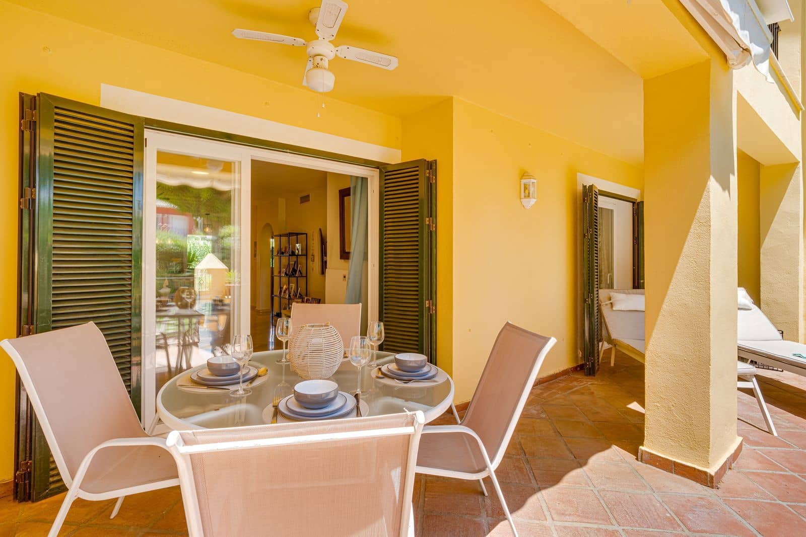 2 bedroom Apartment for sale in Guadalmina with pool garage - € 449,000 (Ref: 9989815)