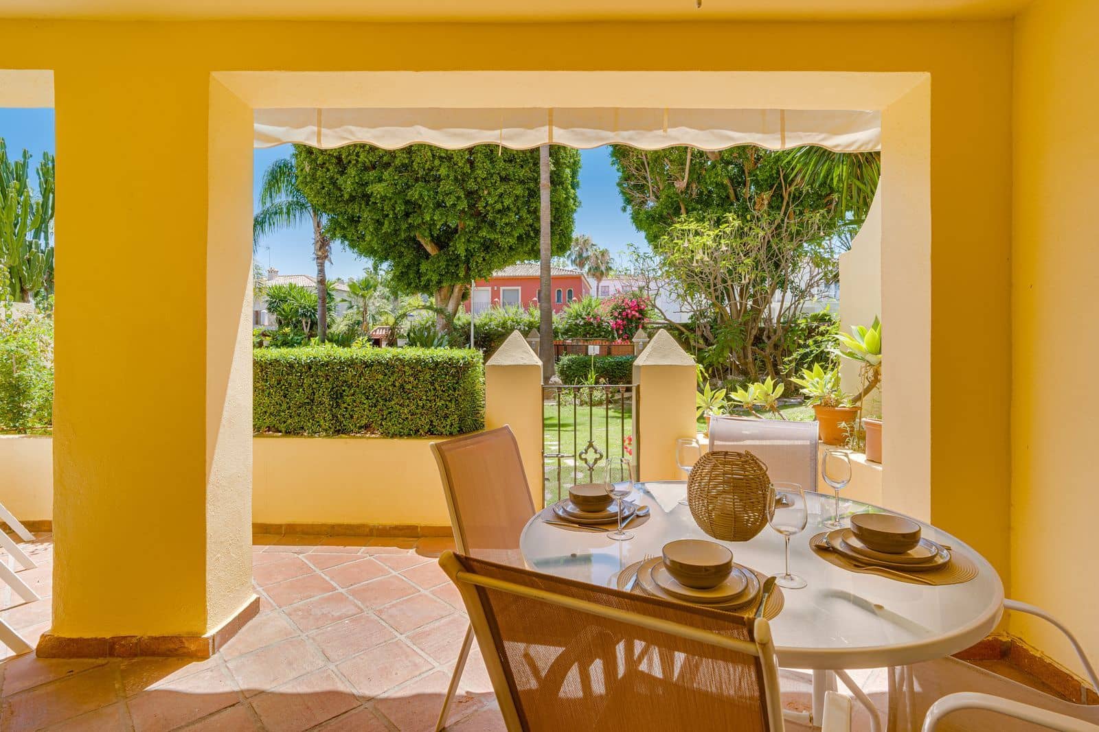 2 bedroom Apartment for sale in Guadalmina with pool garage - € 449,000 (Ref: 9989815)
