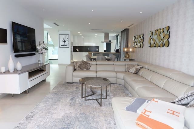 Chalet de 5 habitaciones en New Golden Mile, Estepona en venta con piscina garaje - 2.695.000 € (Ref: 9996263)