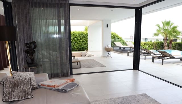 Chalet de 5 habitaciones en New Golden Mile, Estepona en venta con piscina garaje - 2.695.000 € (Ref: 9996263)