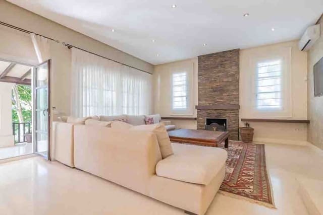 Chalet de 6 habitaciones en Sotogrande Alto, San Roque en venta con piscina garaje - 1.924.000 € (Ref: 9996270)