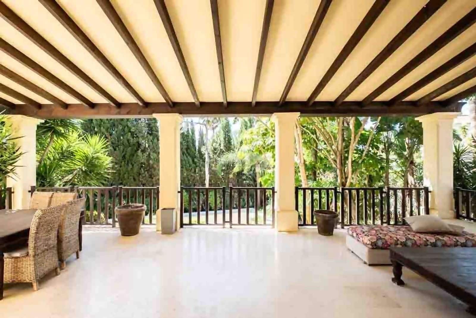 Chalet de 6 habitaciones en Sotogrande en venta con piscina garaje - 1.924.000 € (Ref: 9996270)