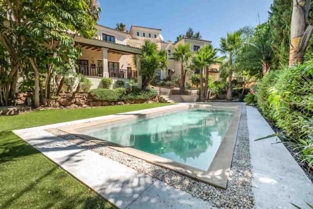 Chalet de 6 habitaciones en Sotogrande Alto, San Roque en venta con piscina garaje - 1.924.000 € (Ref: 9996270)