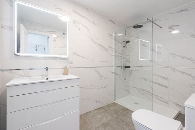 Apartamento de 2 habitaciones en Calahonda, Mijas en venta con piscina garaje - 359.000 € (Ref: 9999353)