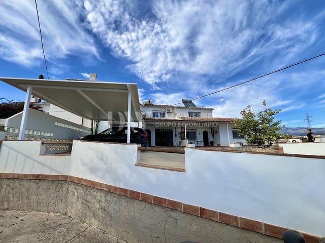 4 soveværelse Villa til salg i Vélez-Málaga med garage - € 395.000 (Ref: 8930482)