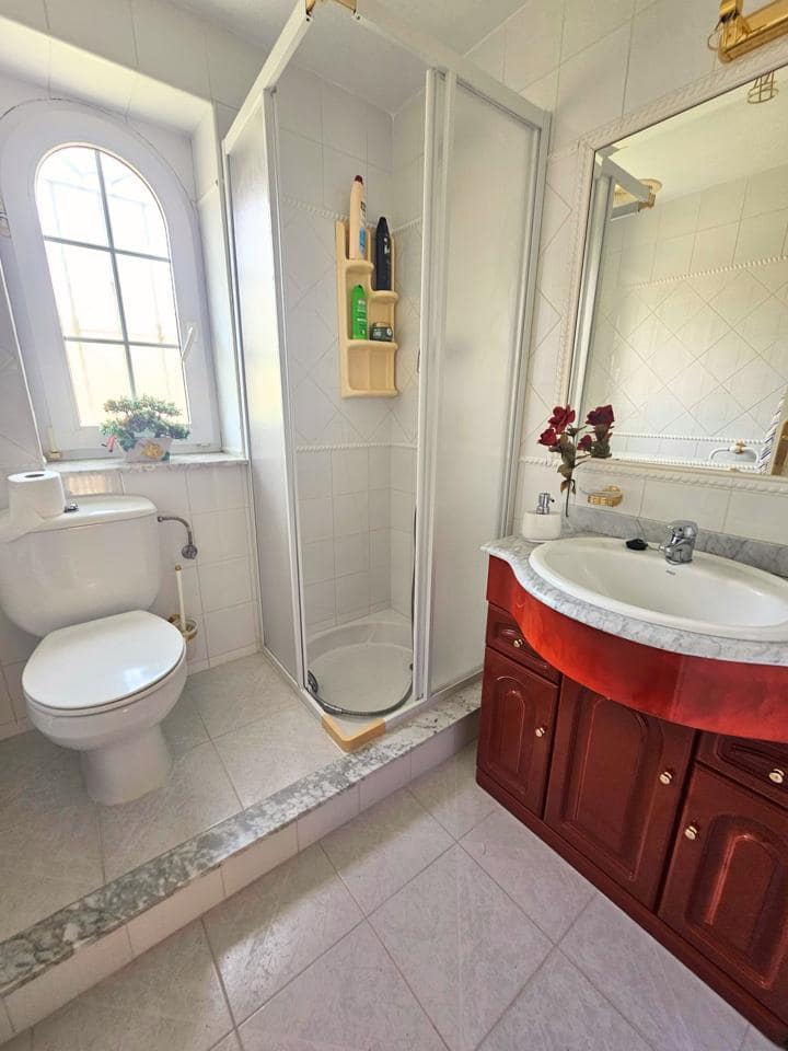 3 makuuhuone Huvila myytävänä paikassa Guardamar del Segura mukana uima-altaan 
autotalli - 399 990 € (Ref: 9403607)