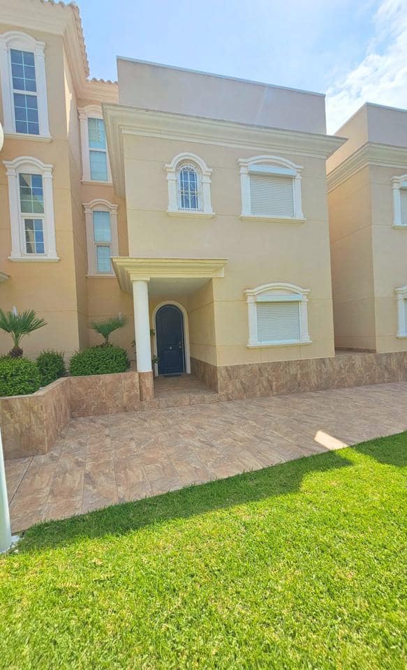 3 makuuhuone Huvila myytävänä paikassa Guardamar del Segura mukana uima-altaan 
autotalli - 399 990 € (Ref: 9403607)