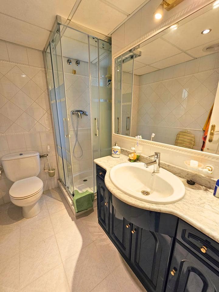 3 makuuhuone Huvila myytävänä paikassa Guardamar del Segura mukana uima-altaan 
autotalli - 399 990 € (Ref: 9403607)