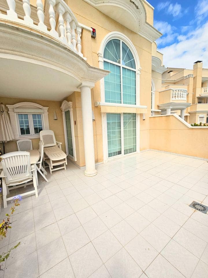 3 makuuhuone Huvila myytävänä paikassa Guardamar del Segura mukana uima-altaan 
autotalli - 399 990 € (Ref: 9403607)