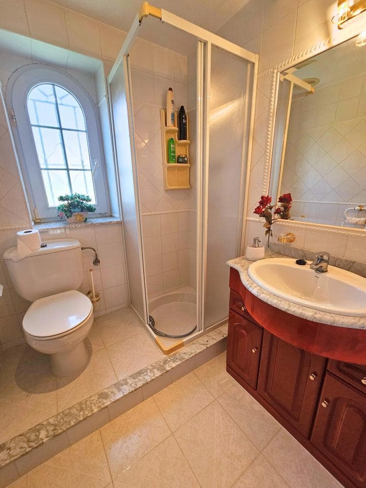 3 makuuhuone Huvila myytävänä paikassa Guardamar del Segura mukana uima-altaan 
autotalli - 399 990 € (Ref: 9403607)