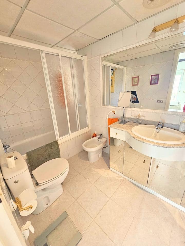 3 makuuhuone Huvila myytävänä paikassa Guardamar del Segura mukana uima-altaan 
autotalli - 399 990 € (Ref: 9403607)