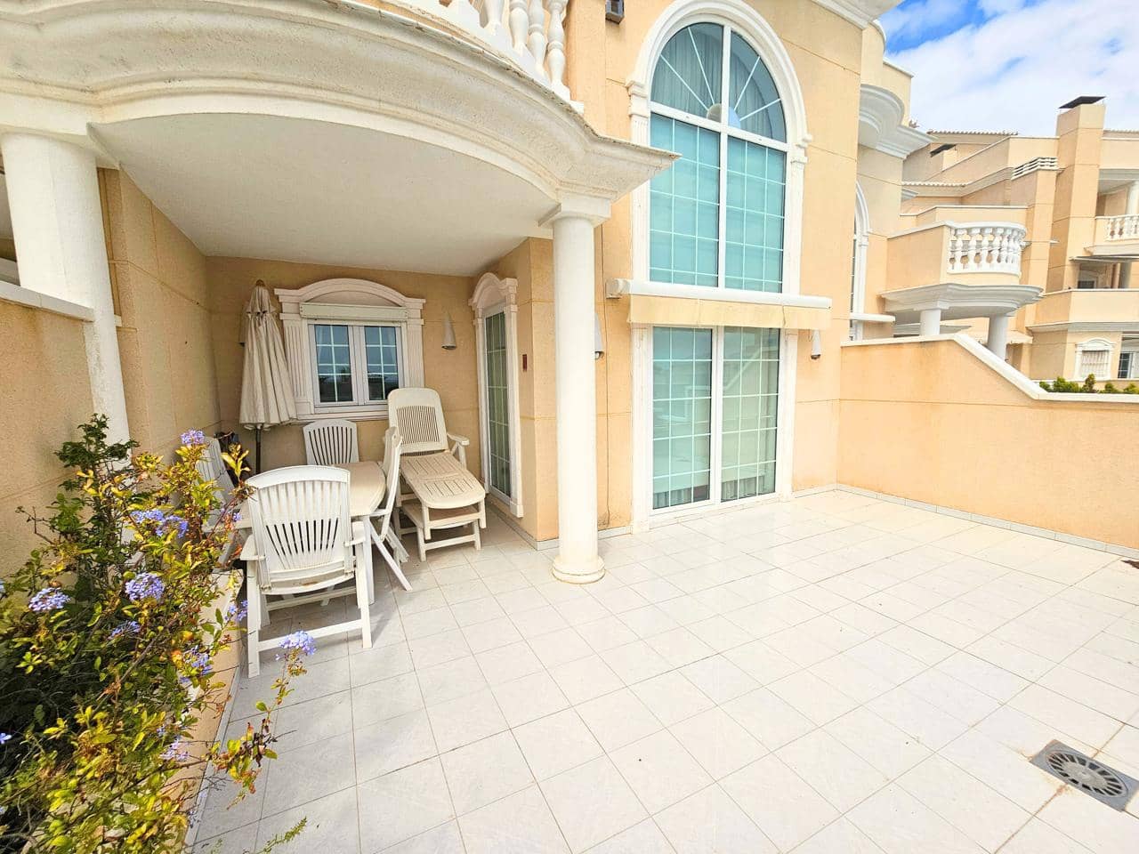 3 makuuhuone Huvila myytävänä paikassa Guardamar del Segura mukana uima-altaan 
autotalli - 399 990 € (Ref: 9403607)