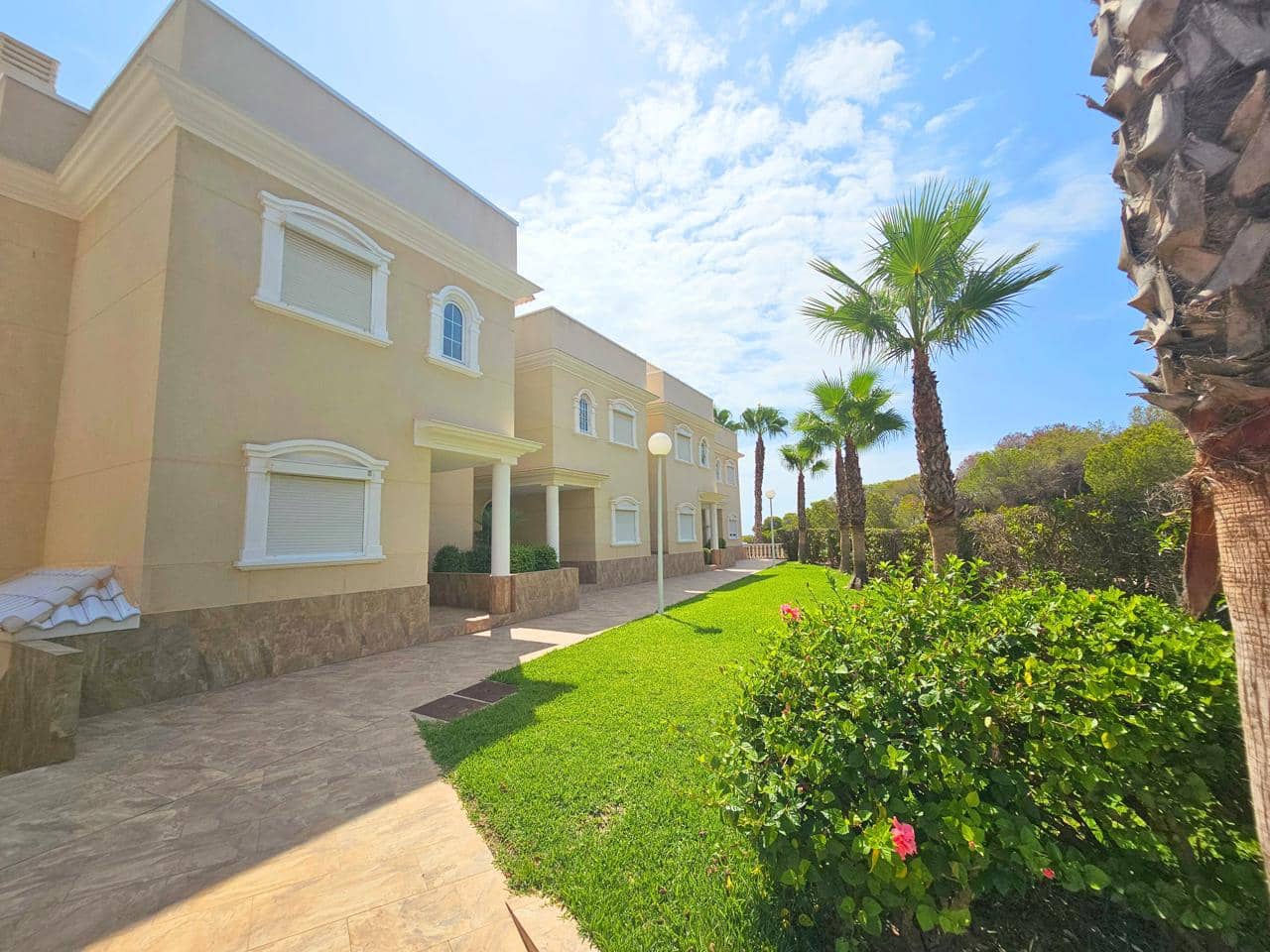 3 makuuhuone Huvila myytävänä paikassa Guardamar del Segura mukana uima-altaan 
autotalli - 399 990 € (Ref: 9403607)