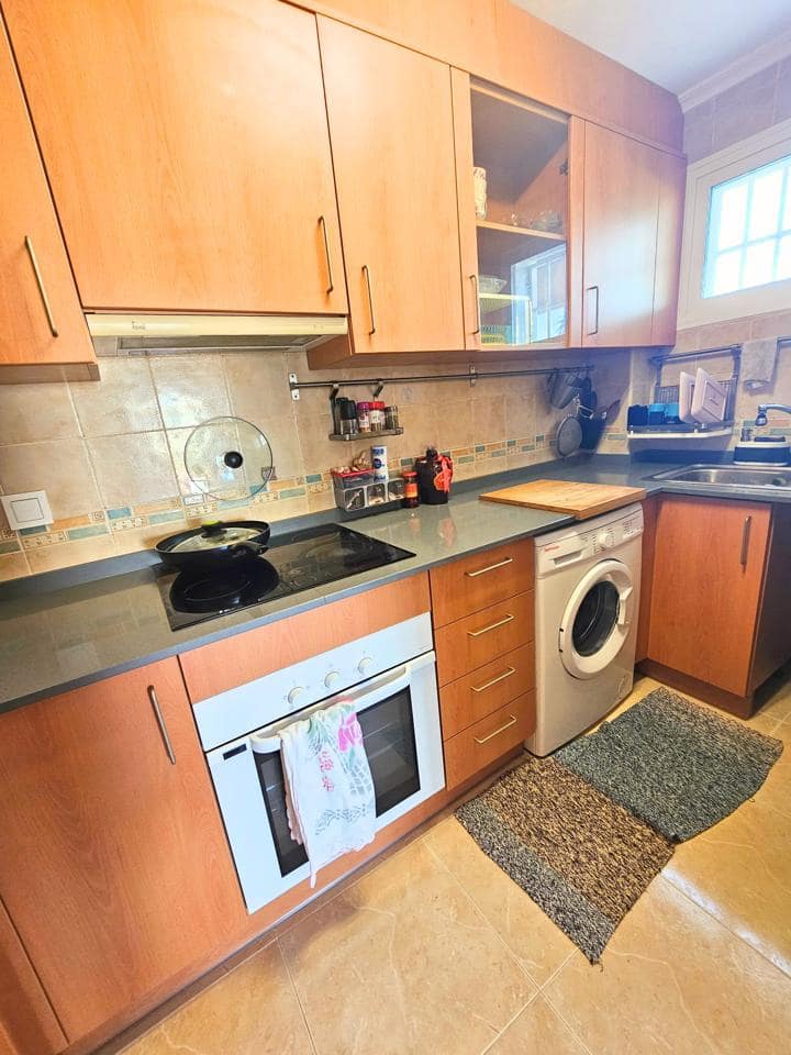 Appartement de 2 chambres à louer à Guardamar del Segura avec piscine garage - 900 € (Ref: 9403610)