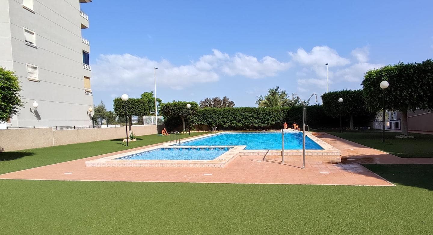Appartement de 2 chambres à louer à Guardamar del Segura avec piscine garage - 900 € (Ref: 9403610)