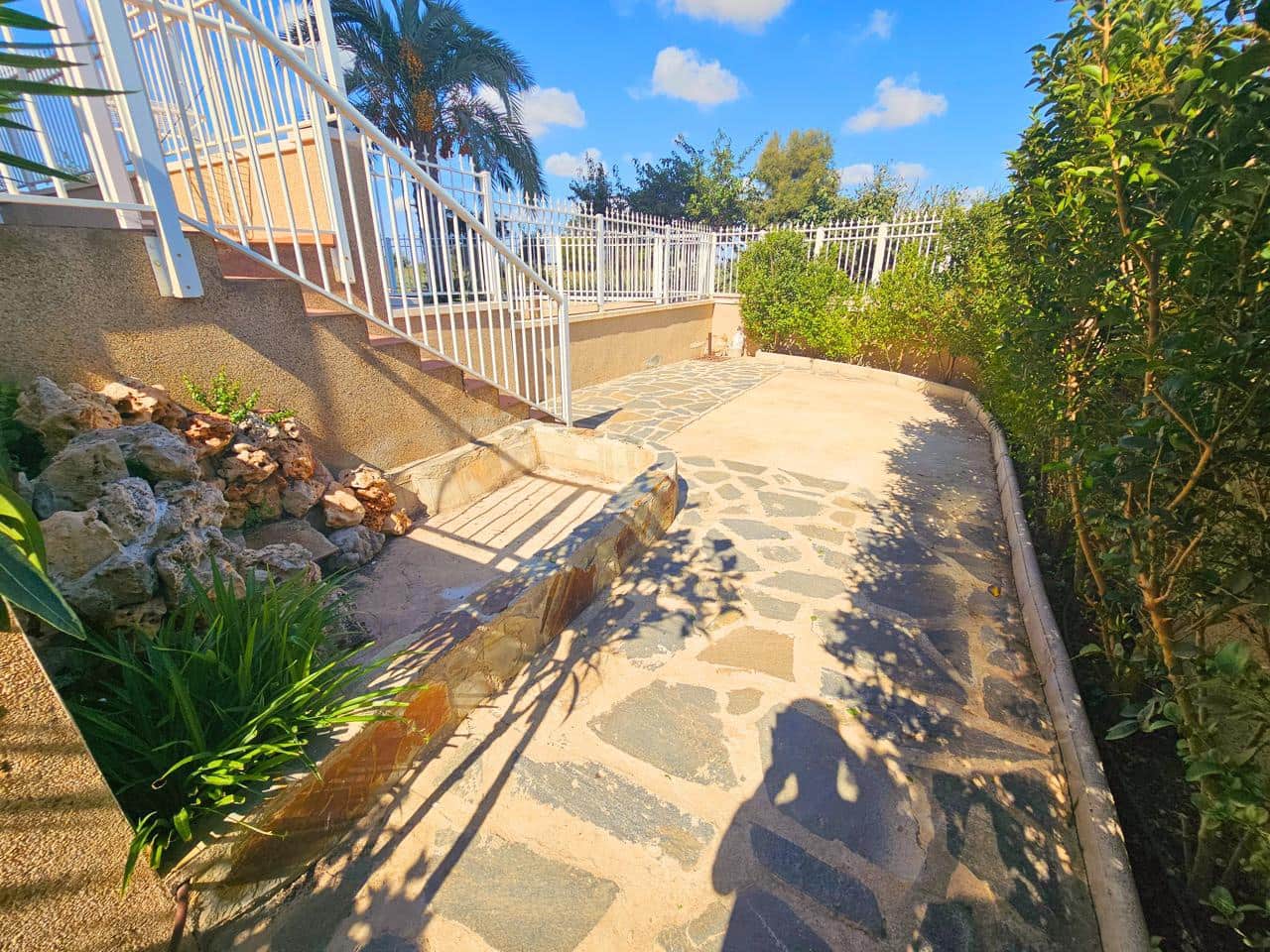 Appartement de 2 chambres à louer à Guardamar del Segura avec piscine garage - 900 € (Ref: 9403610)