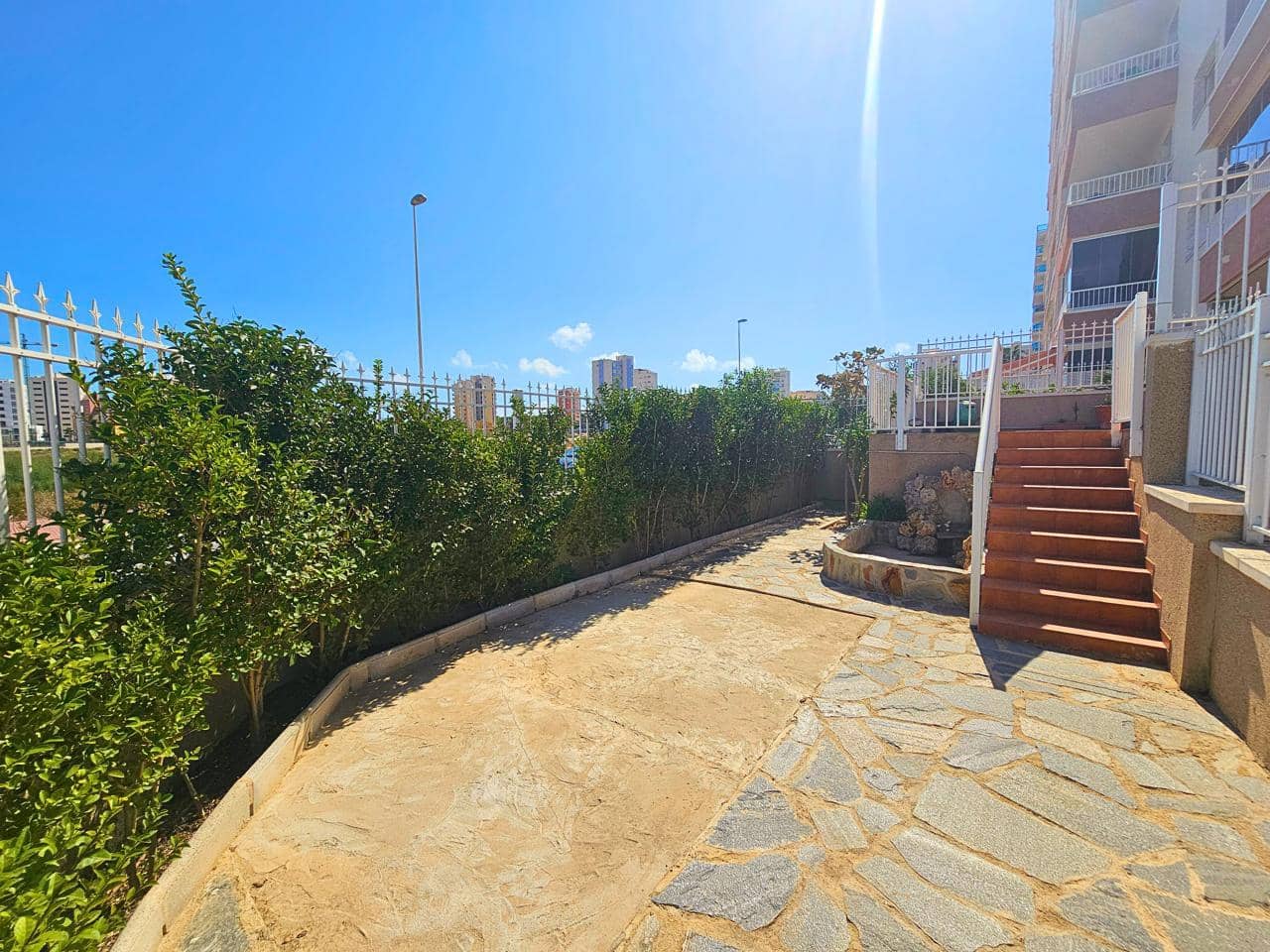 Appartement de 2 chambres à louer à Guardamar del Segura avec piscine garage - 900 € (Ref: 9403610)