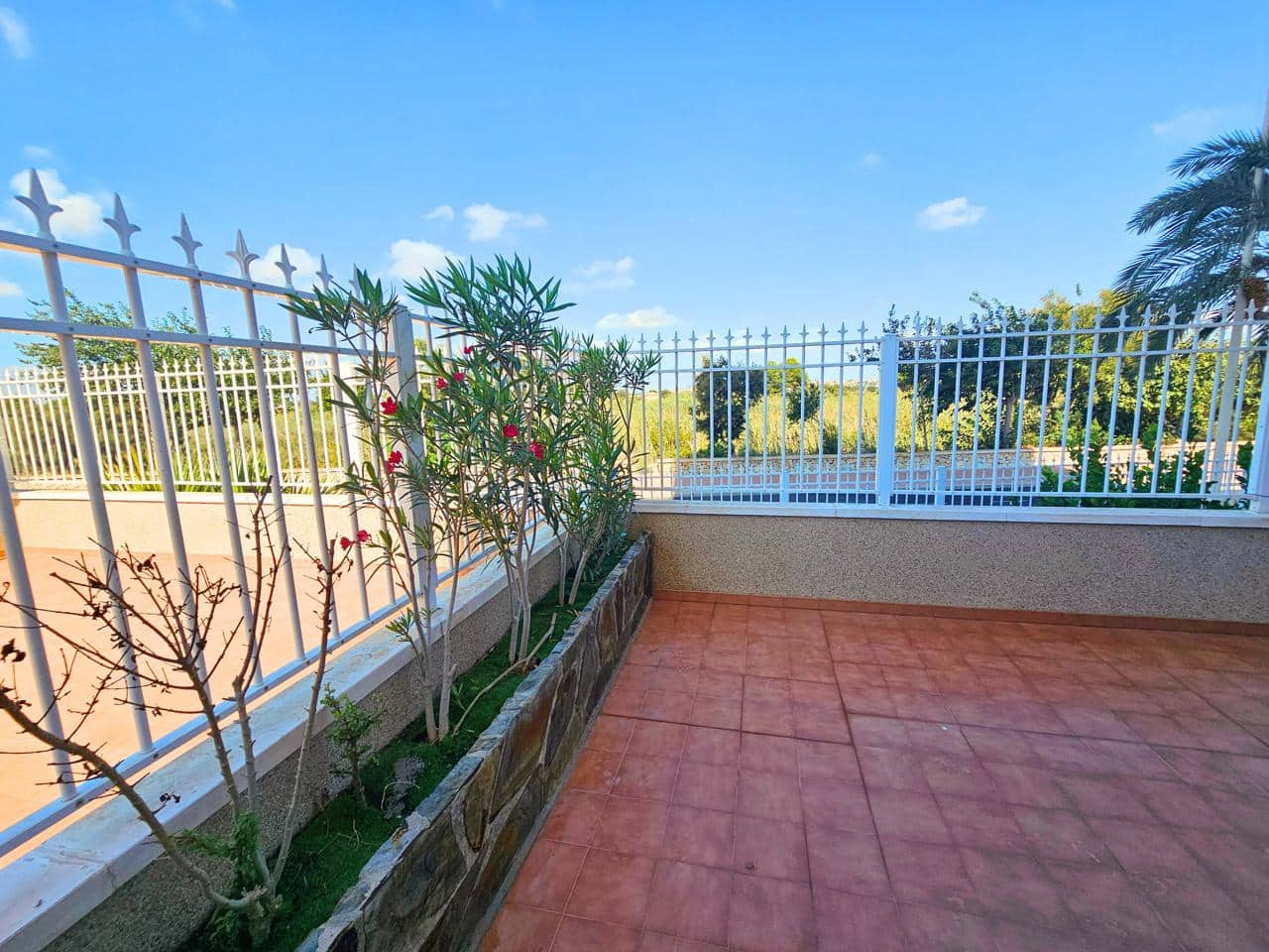 Appartement de 2 chambres à louer à Guardamar del Segura avec piscine garage - 900 € (Ref: 9403610)