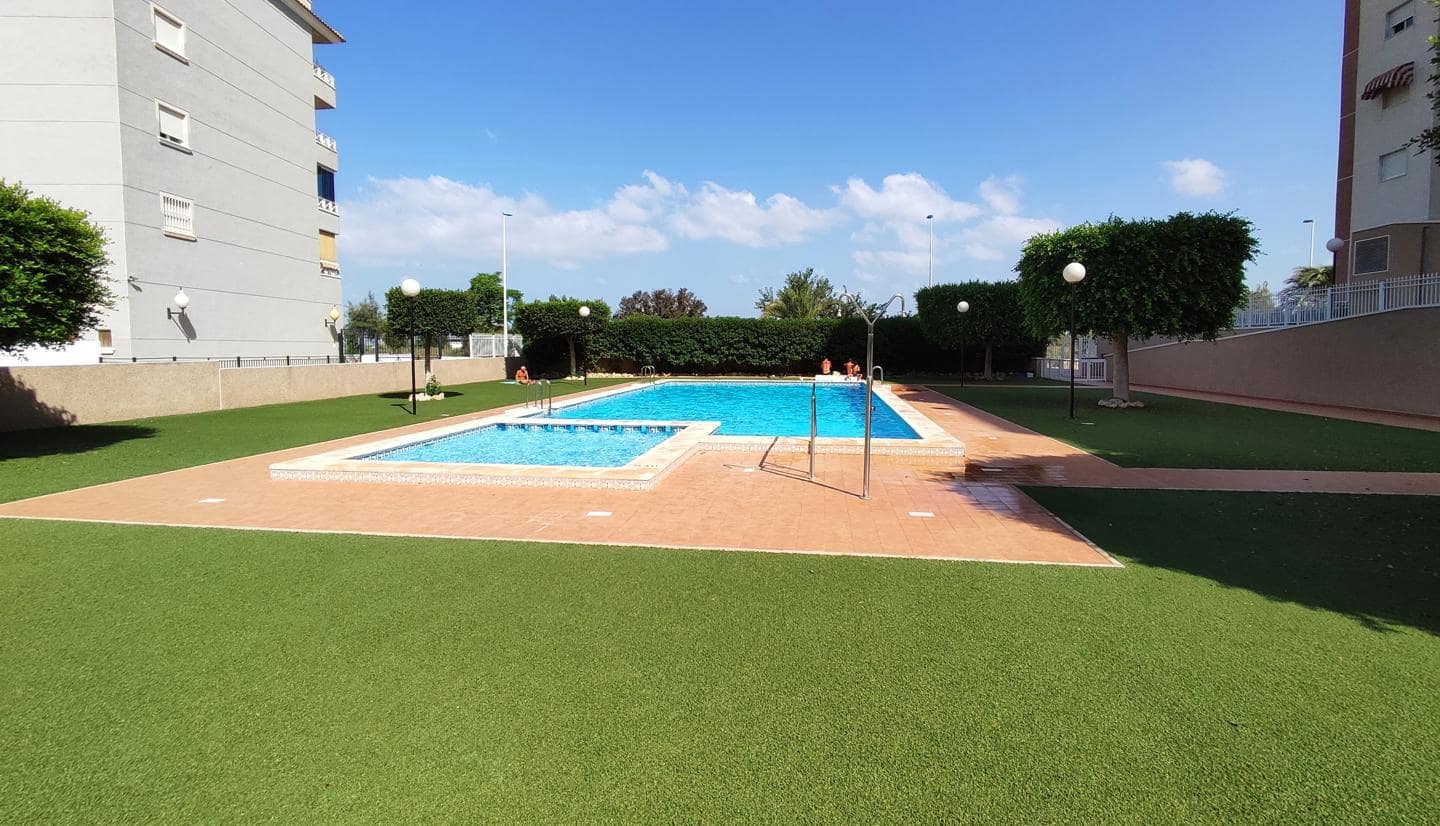 Appartement de 2 chambres à louer à Guardamar del Segura avec piscine garage - 900 € (Ref: 9403610)