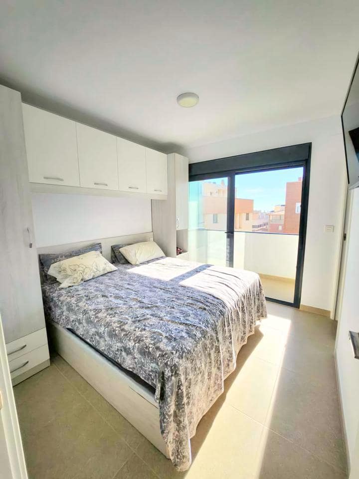 Piso de 3 habitaciones en Guardamar del Segura en venta con piscina garaje - 265.000 € (Ref: 9403616)