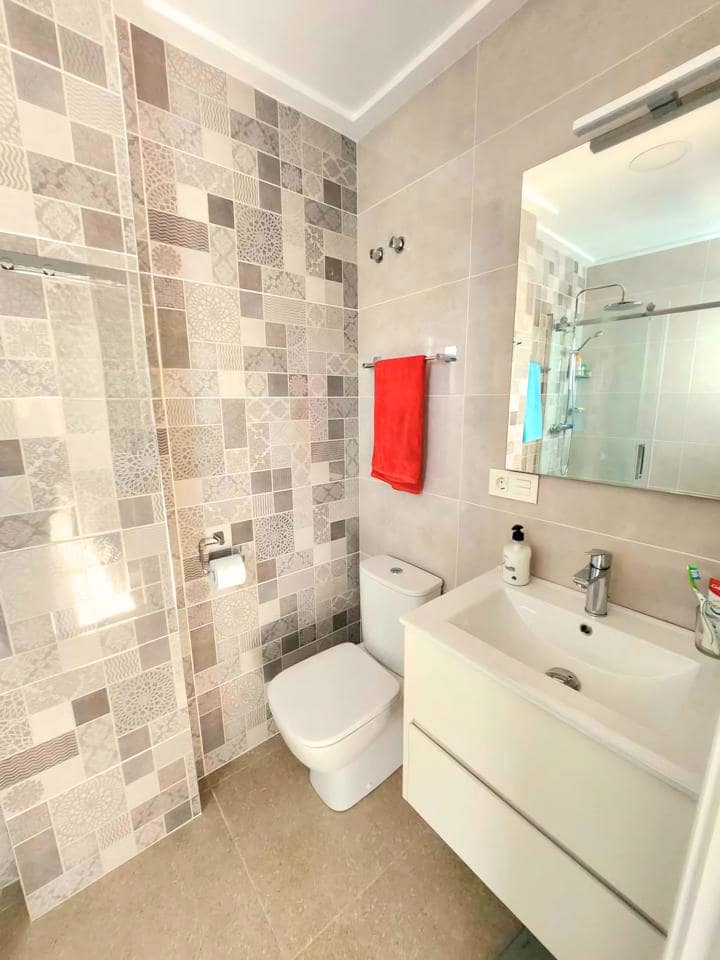 Piso de 3 habitaciones en Guardamar del Segura en venta con piscina garaje - 265.000 € (Ref: 9403616)