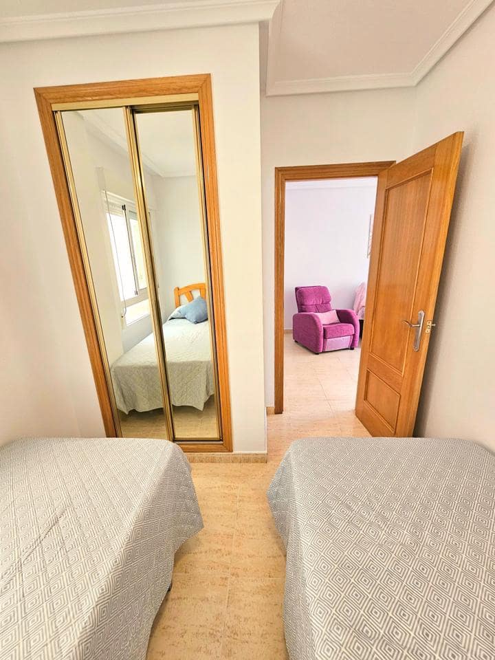 2 makuuhuone Asunto vuokrattavana paikassa Guardamar del Segura mukana 
autotalli - 650 € (Ref: 9467802)