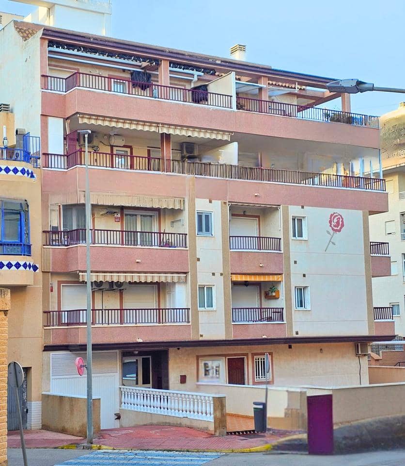 2 makuuhuone Asunto vuokrattavana paikassa Guardamar del Segura mukana 
autotalli - 650 € (Ref: 9467802)