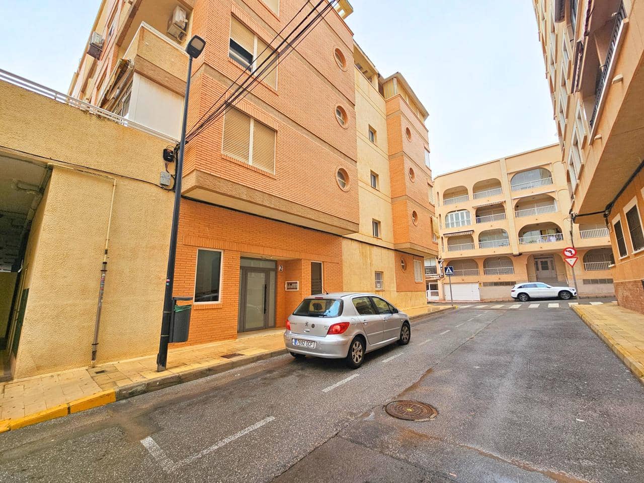 Garage for sale in Guardamar del Segura - € 32,000 (Ref: 9467803)