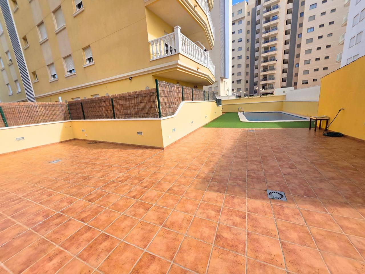 2 soveværelse Lejlighed til leje i Guardamar del Segura med swimmingpool garage - € 650 (Ref: 9573673)