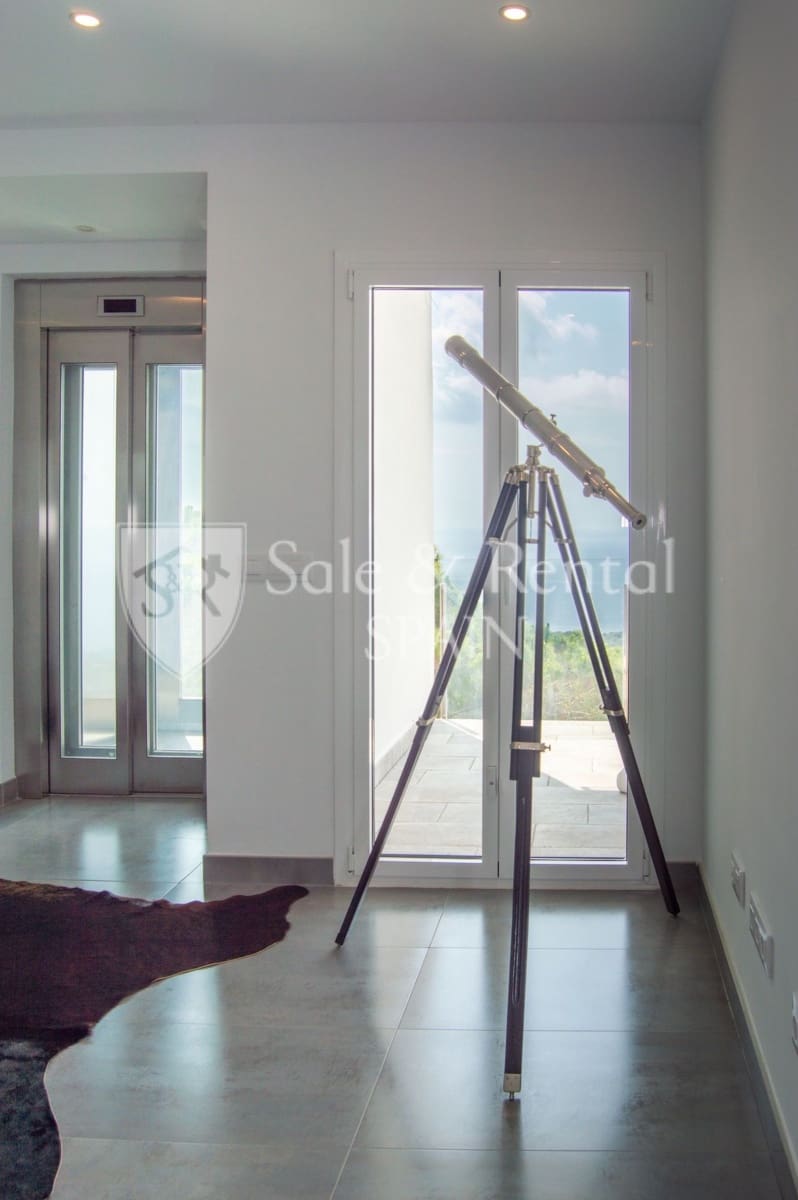 3 slaapkamer Villa te koop in Lloret de Mar met zwembad garage - € 1.250.000 (Ref: 10002568)