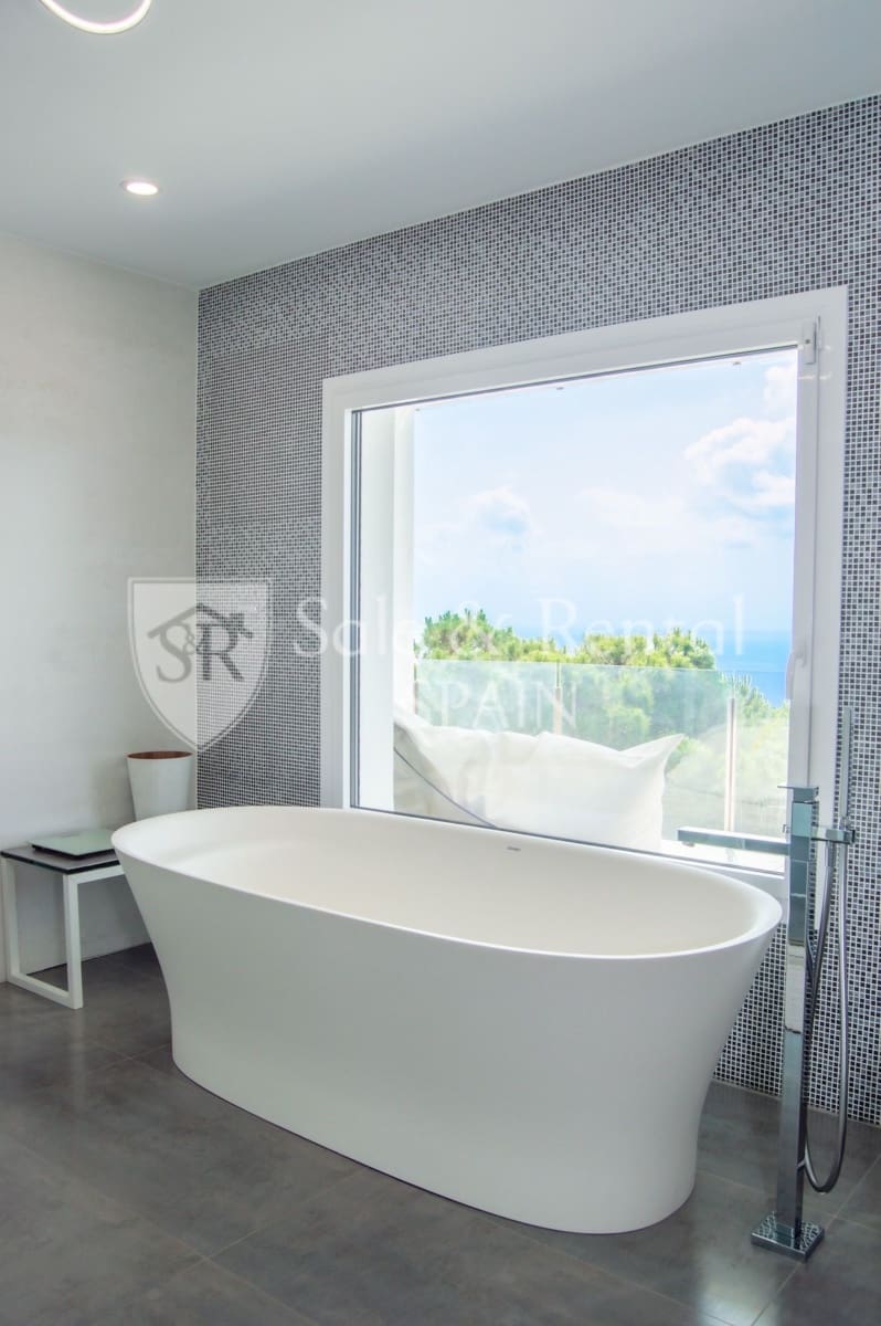 3 slaapkamer Villa te koop in Lloret de Mar met zwembad garage - € 1.250.000 (Ref: 10002568)