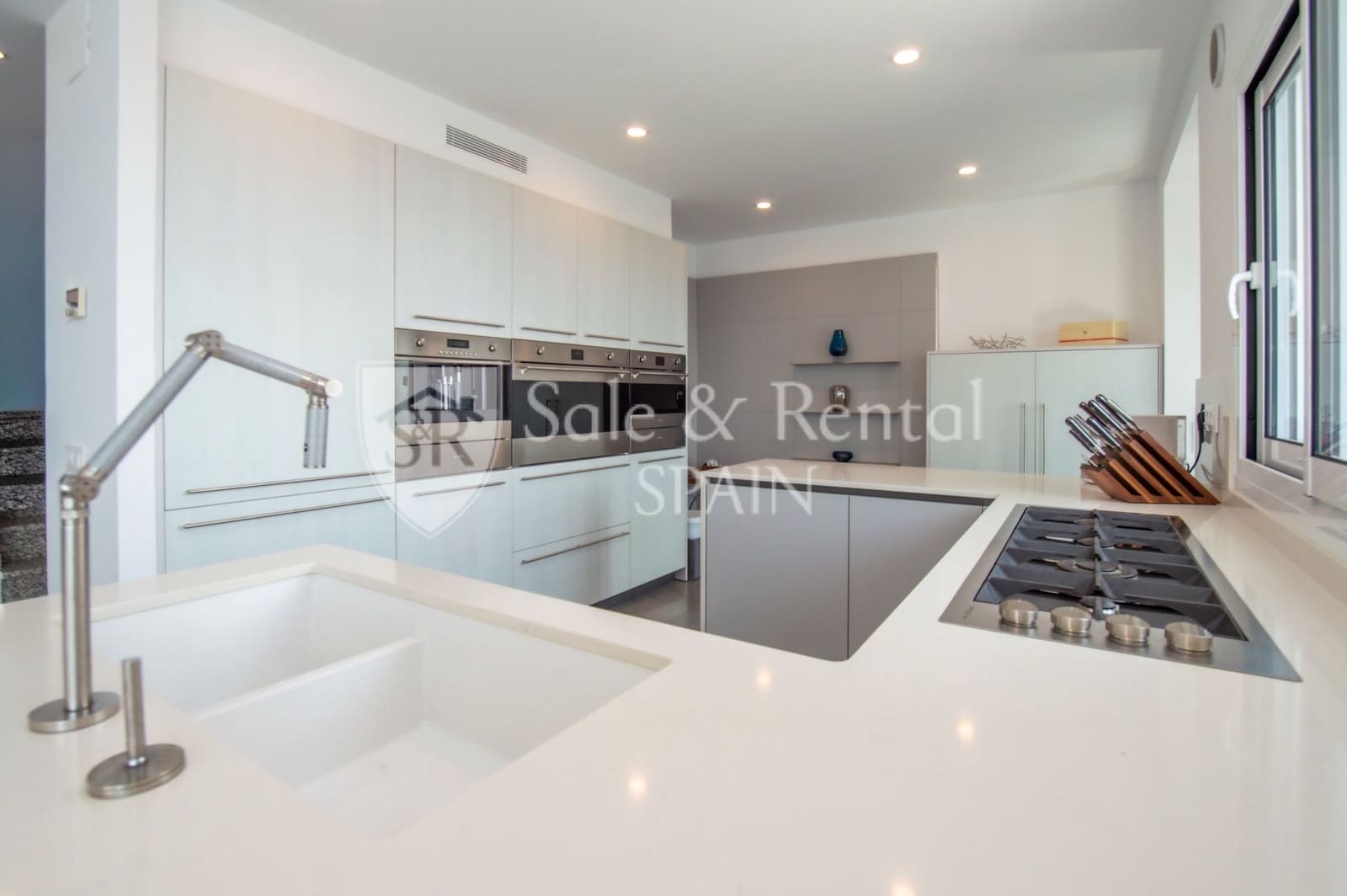 3 slaapkamer Villa te koop in Lloret de Mar met zwembad garage - € 1.250.000 (Ref: 10002568)