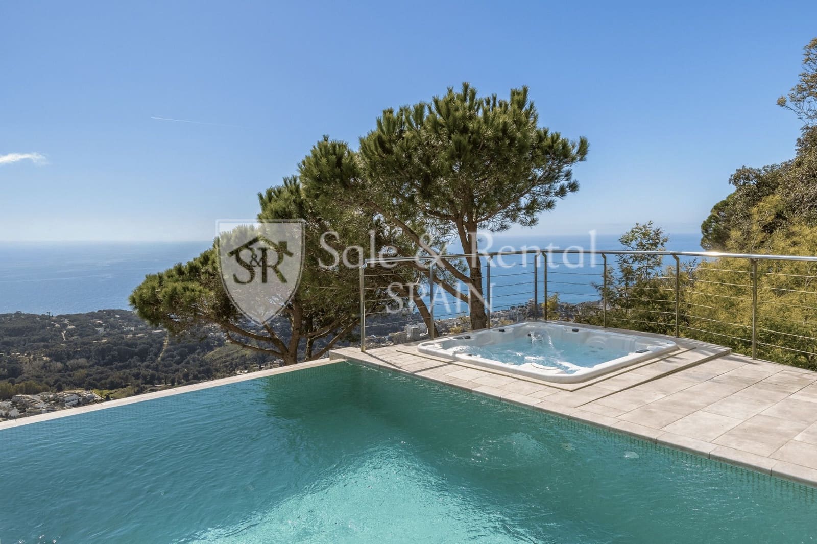 3 slaapkamer Villa te koop in Lloret de Mar met zwembad garage - € 1.250.000 (Ref: 10002568)