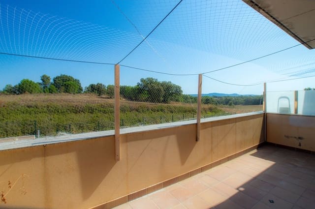 3 bedroom Flat for sale in Llagostera with pool - € 239,950 (Ref: 10017015)