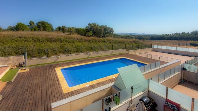 3 bedroom Flat for sale in Llagostera with pool - € 239,950 (Ref: 10017015)