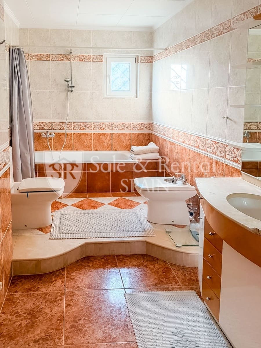 Villa/Maison à vendre à Lloret de Mar avec garage - 550 000 € (Ref: 10034852)
