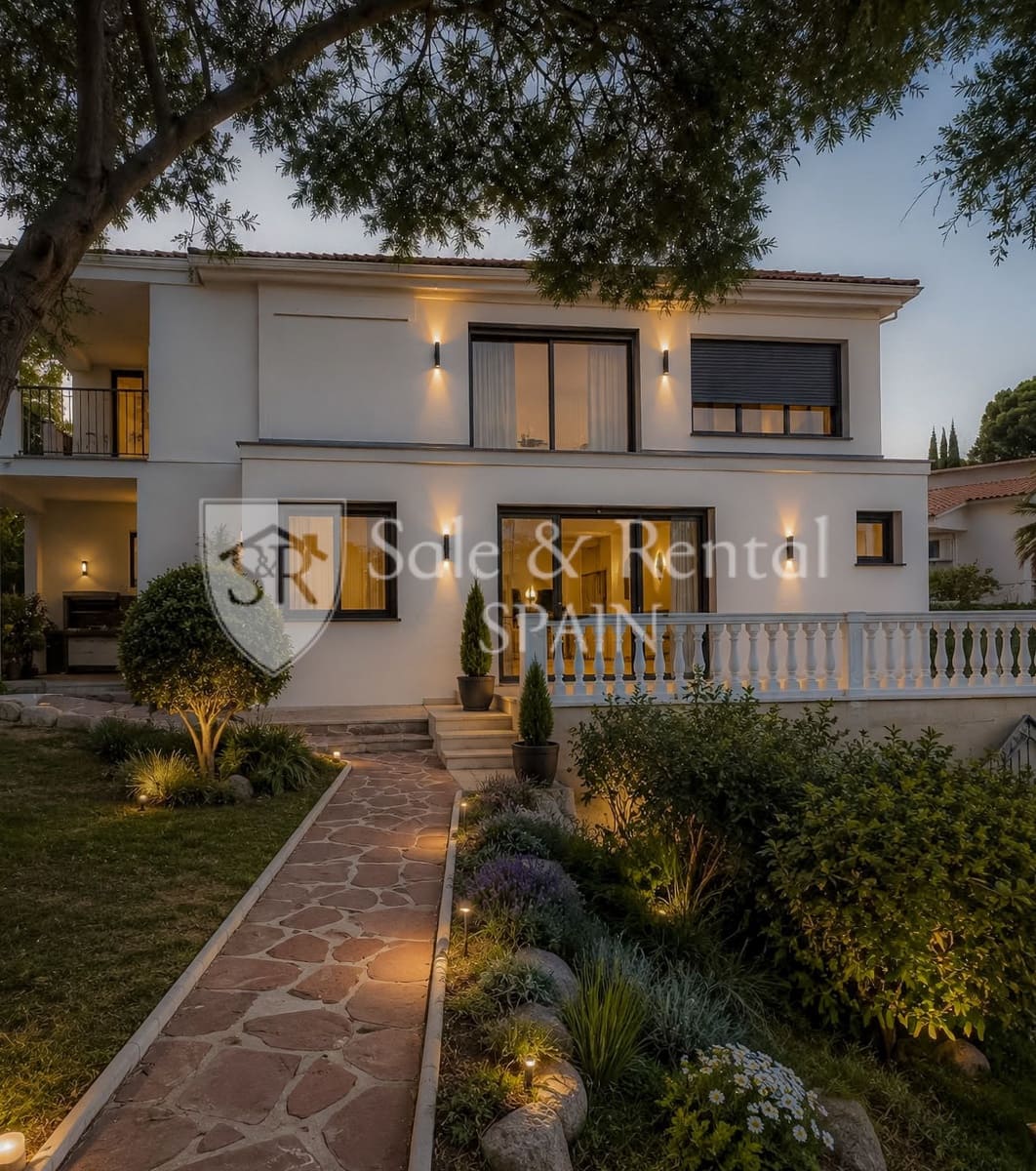 Villa/Maison à vendre à Lloret de Mar avec garage - 550 000 € (Ref: 10034852)