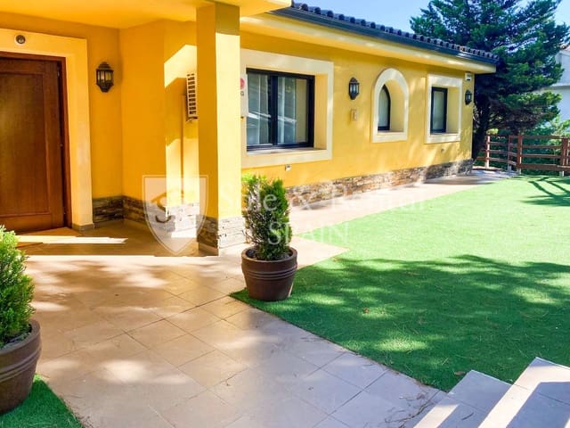 4 sypialnia Willa na sprzedaż w Santa Cristina d'Aro z basenem garażem - 875 000 € (Ref: 10099630)