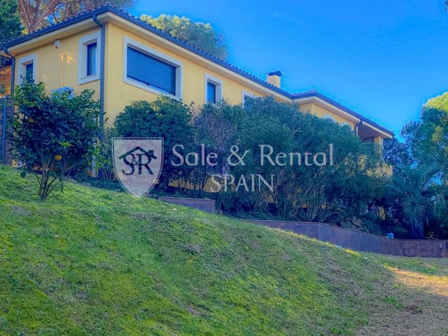 4 sypialnia Willa na sprzedaż w Santa Cristina d'Aro z basenem garażem - 875 000 € (Ref: 10099630)