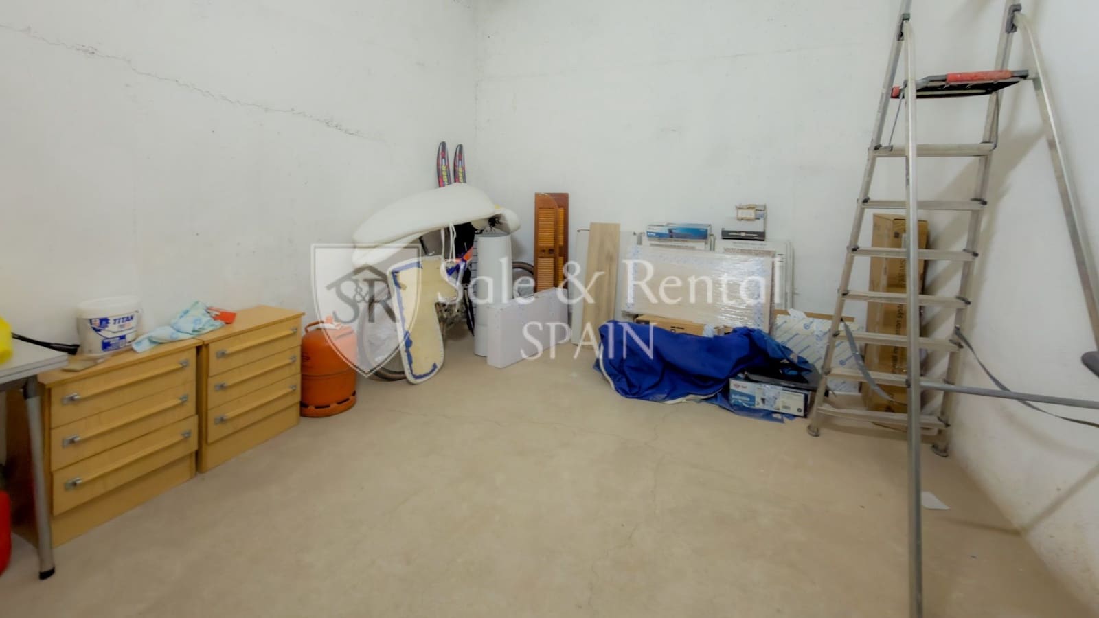 3 bedroom Flat for sale in Santa Susanna with pool garage - € 220,000 (Ref: 10131115)