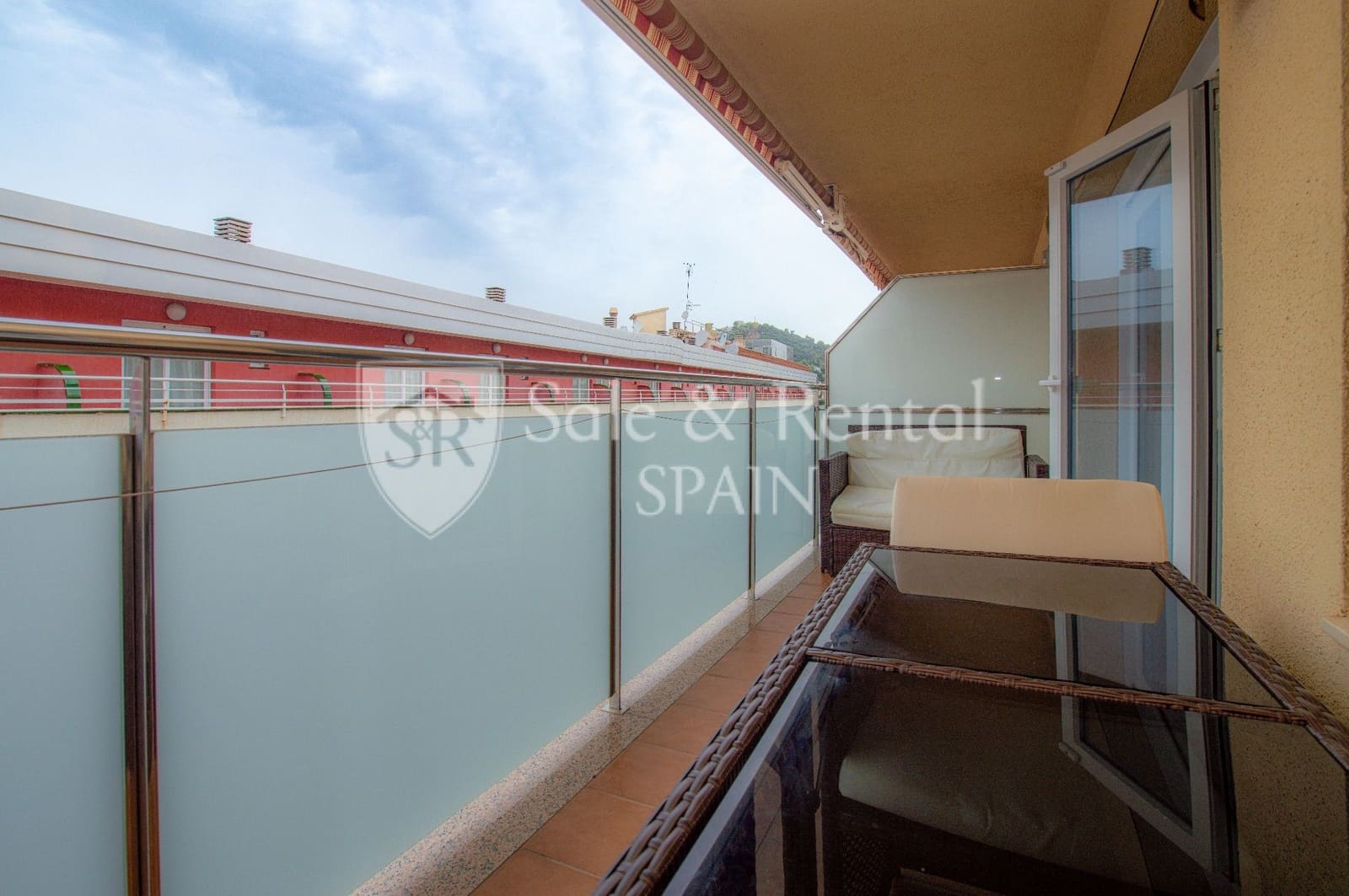 3 bedroom Flat for sale in Santa Susanna with pool garage - € 220,000 (Ref: 10131115)