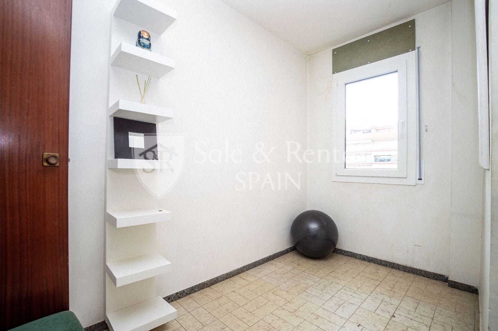3 bedroom Flat for sale in Santa Susanna with pool garage - € 220,000 (Ref: 10131115)