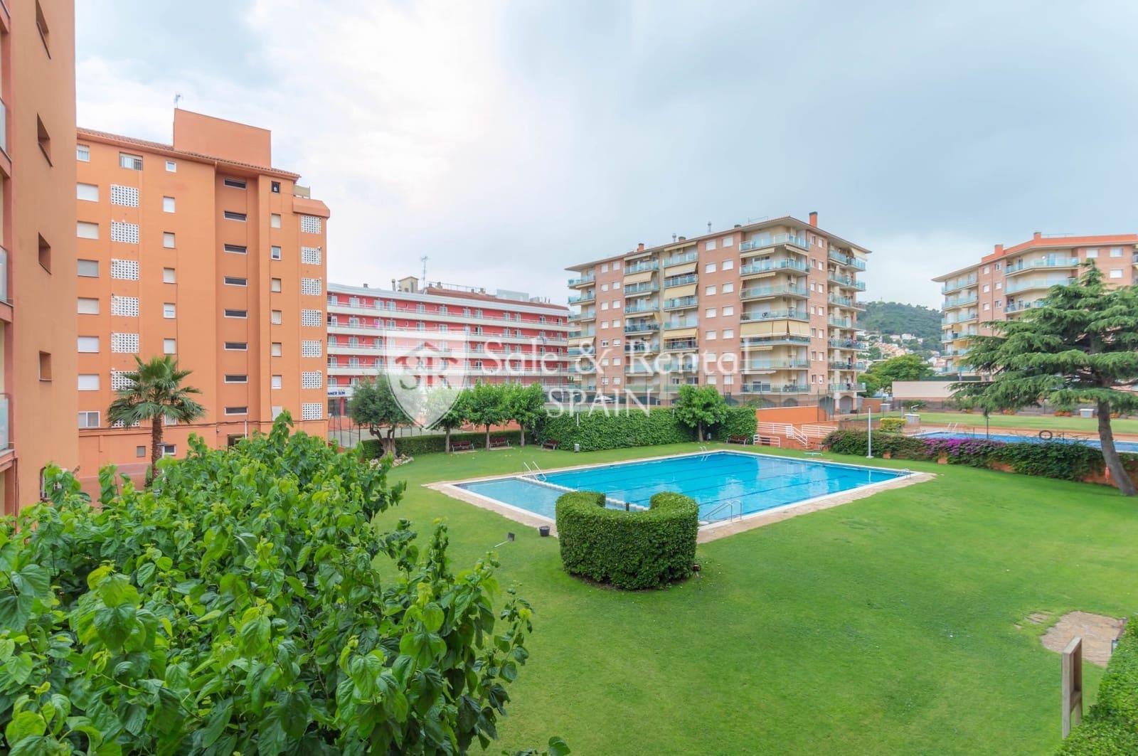 3 bedroom Flat for sale in Santa Susanna with pool garage - € 220,000 (Ref: 10131115)