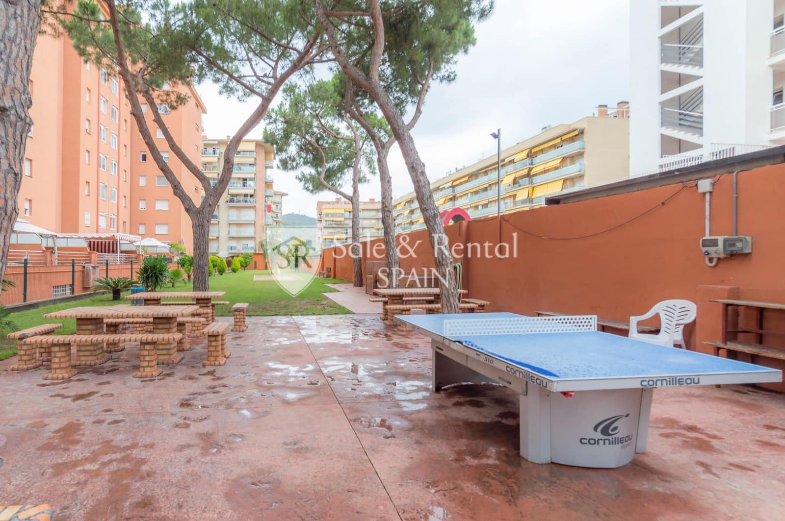 3 bedroom Flat for sale in Santa Susanna with pool garage - € 220,000 (Ref: 10131115)