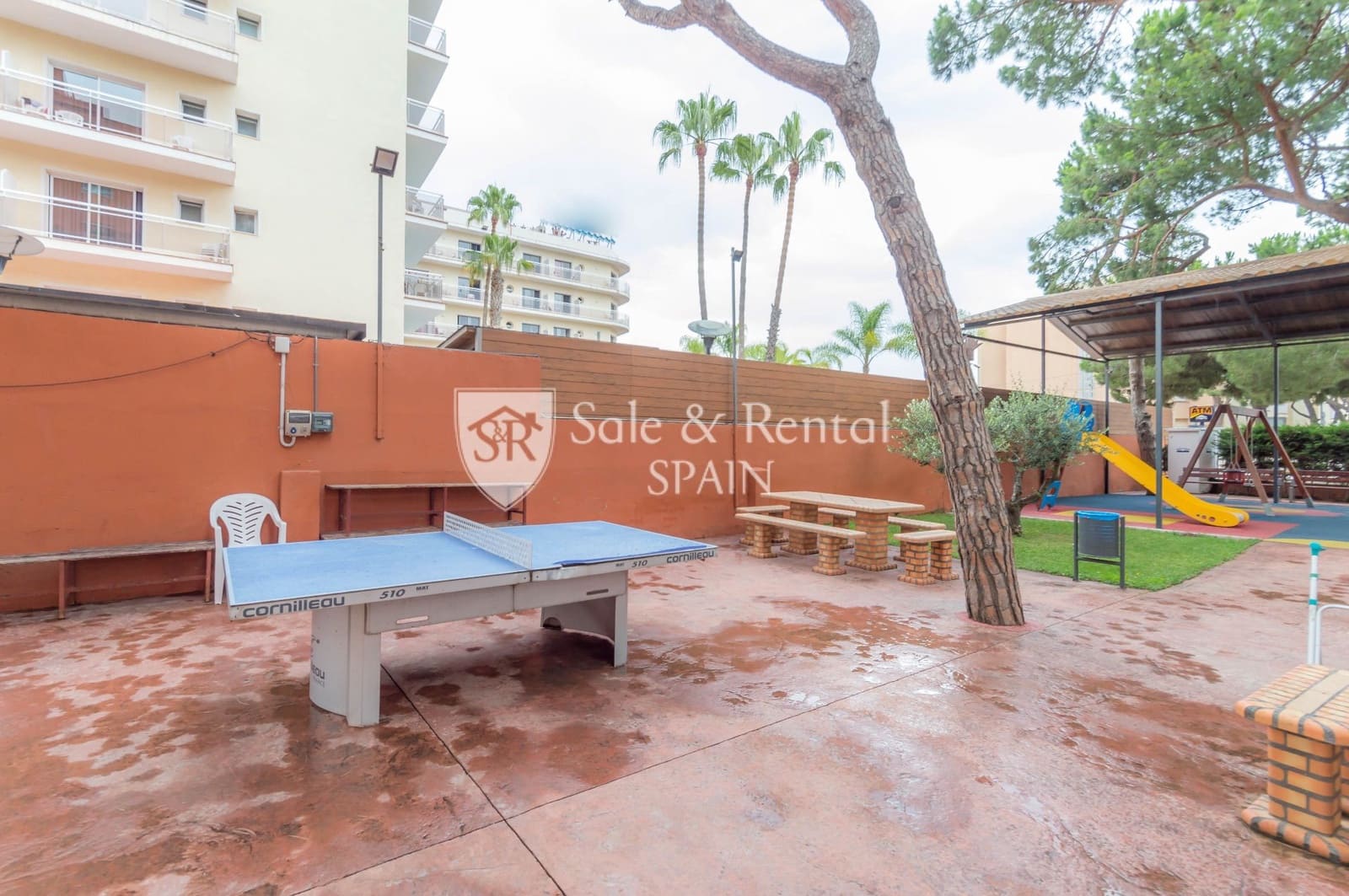 3 bedroom Flat for sale in Santa Susanna with pool garage - € 220,000 (Ref: 10131115)