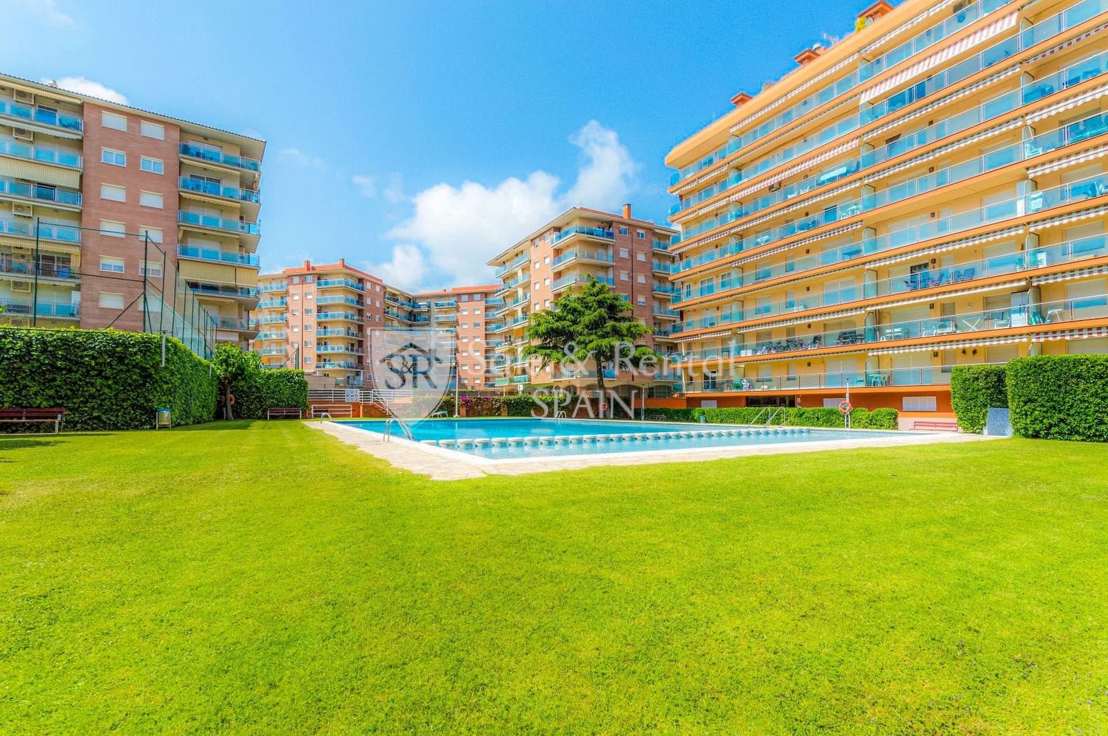 3 bedroom Flat for sale in Santa Susanna with pool garage - € 220,000 (Ref: 10131115)