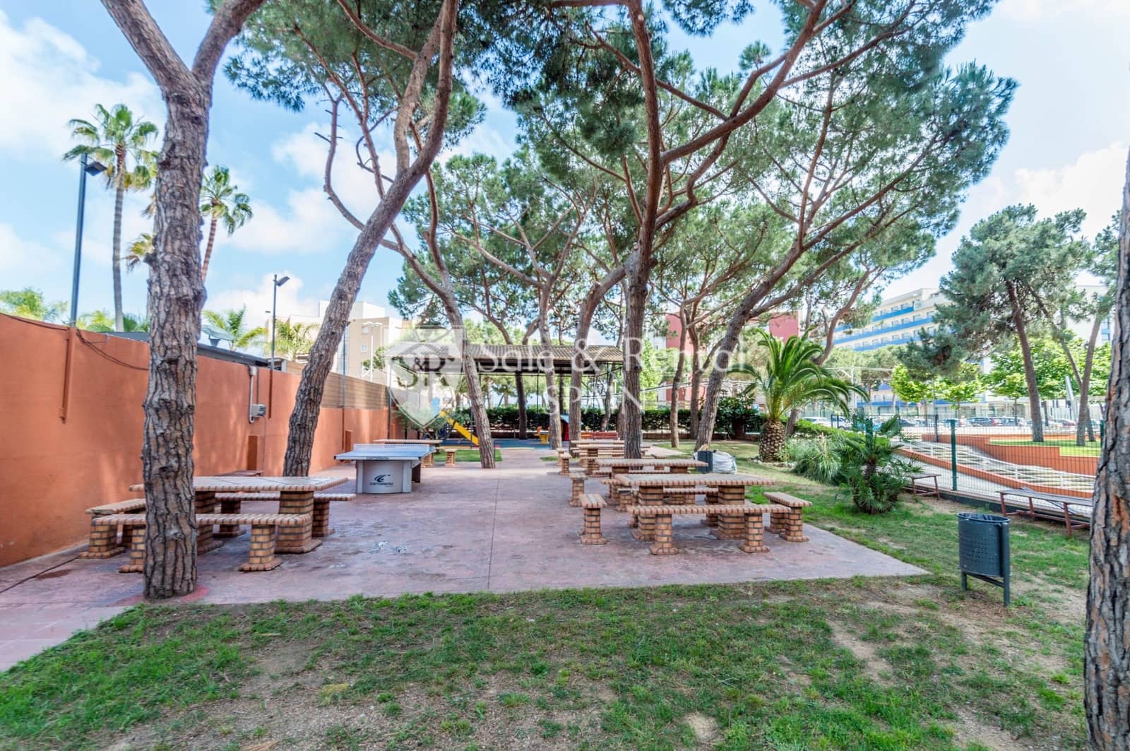3 bedroom Flat for sale in Santa Susanna with pool garage - € 220,000 (Ref: 10131115)